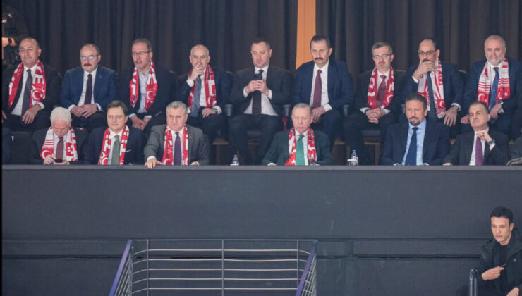 Cumhurbaşkanı Erdoğan, A Milli Basketbol Takımı’nın Bosna Hersek Maçını Salonda Takip Etti