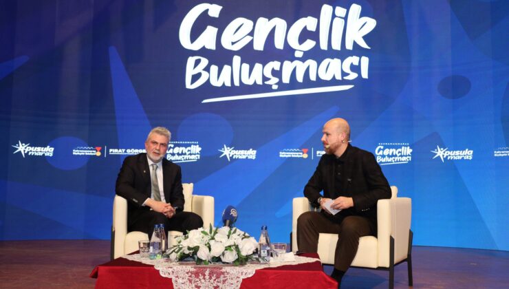 Pusula Maraş Gençlik Buluşmasına Yoğun İlgi: Salon Doldu, Gençler Geleceğe Dair Sorularını Sordu