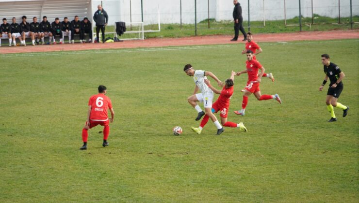 1966 Edremitspor, İzbeton Torbalıspor’u 2-0 Yenerek Sahasında Galip Geldi
