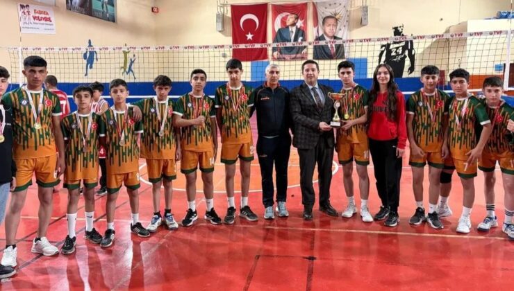 Kars’ta Okul Sporları Voleybol İl Birinciliği Müsabakaları sona erdi
