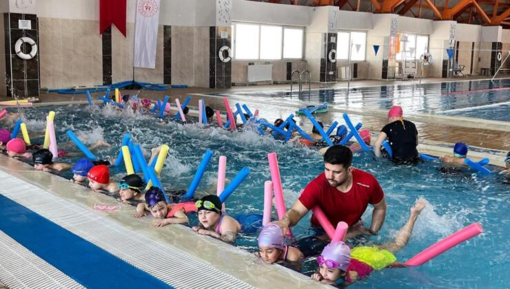 GSB Spor Okulları’nda Yüzme Antrenmanları Tüm Hızıyla Sürüyor