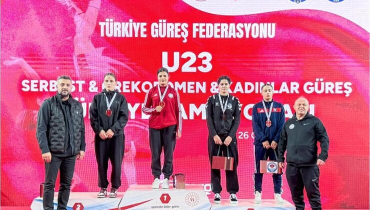Yalova Üniversitesi Öğrencilerinden Minderde Altı Madalya