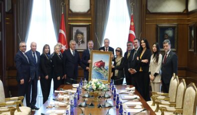 Cumhurbaşkanı Erdoğan, Türk Demokrasi Vakfı Heyetini Kabul Etti