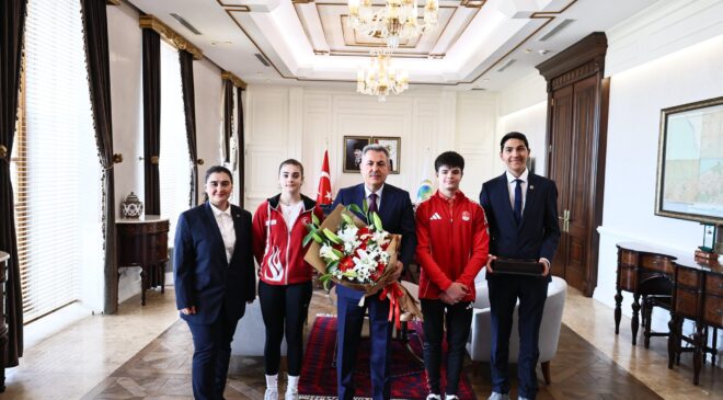 İzmir Valisi Süleyman Elban Genç Sporcuları Makamında Kabul Etti
