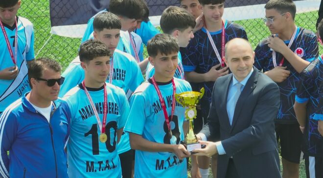 Yalova’da “Gençler Sporda, Gelecek Emniyette” Turnuvası Düzenlendi