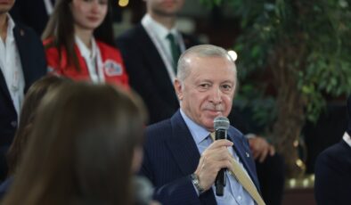 Cumhurbaşkanı Erdoğan Gençleri Milletin Evi’nde Ağırladı: “En Büyük Yatırımı Gençlerimize Yapmaya Kararlılıkla Devam Edeceğiz”