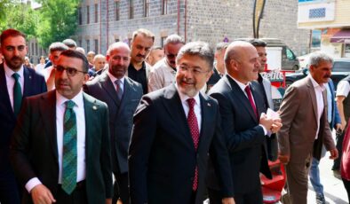 Tarım ve Orman Bakanı İbrahim Yumaklı, Kars’ta Esnafla Buluştu