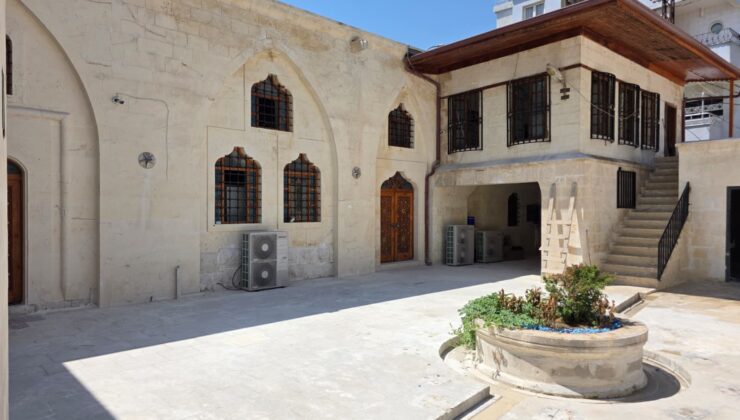 Bakan Ersoy: Depremde Hasar Gören İki Tarihi Cami İbadete Açıldı
