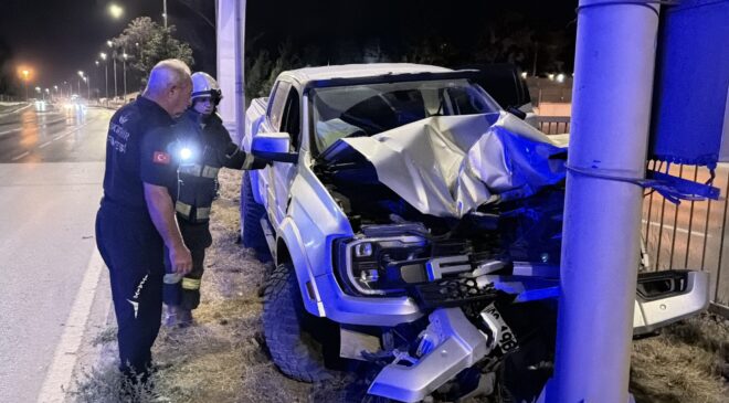 Eskişehir’de Alkollü Sürücü Direğe Çarptı: 1 Yaralı