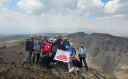 Ağrılı Dağcılardan Büyük Tendürek’e Tırmanış